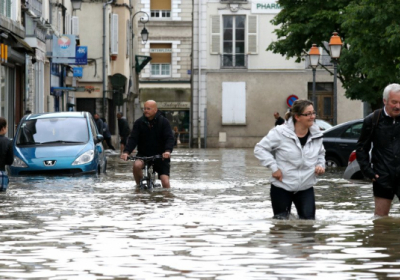 У Франції повінь забрала життя щонайменше сімох людей 
