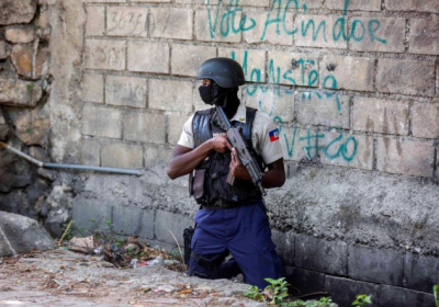 Поліція проводить обшук у столичному районі Гаїті Морн-Кальвер, 9 липня 2021 року Фото: AP Photo/Joseph Odelyn