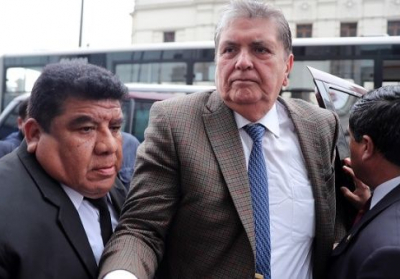 Экс-президент Перу выстрелил себе в голову за несколько минут до ареста