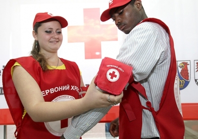 Красный Крест возобновляет работу офисов в Донецке и Луганске
