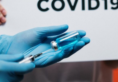 Британія першою схвалила вакцину одразу проти двох штамів COVID-19