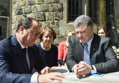 Порошенко обсудил с Олландом отправки миротворческой миссии на Донбасс