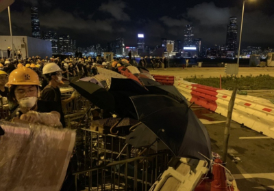 В Гонконге протестующие прорвались в парламент