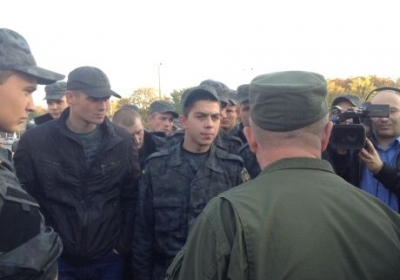 Гвардейцы в Харькове и себе требовали демобилизации