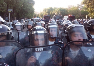 В Гюмри полиция разогнала митинг в поддержку протестов в Ереване