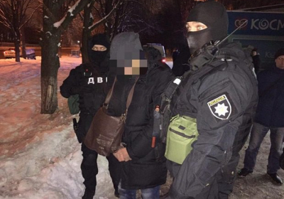 В Киеве поймали полицейского на взятке в $ 3,5 тыс