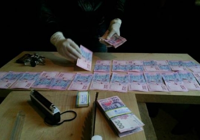 На Одесщине оперативники задержали преподавателя при получении взятки