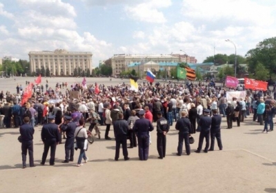 Несмотря на запрет суда, пророссийские активисты митингуют в Харькове