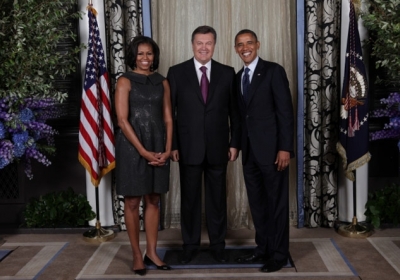 Янукович хвалиться, що йому вдалося сфотографуватися із Обамою