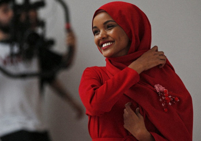 Британский Vogue впервые разместил на обложку фото с моделью в хиджабе