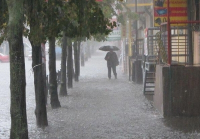 Житомир поплив: злива перетворила вулиці міста на ріки (фото, відео)