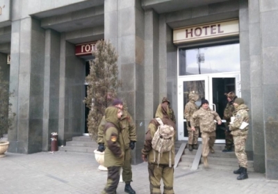 Неизвестные захватили отель "Козацкий". Фото: Оксана Денисова, ZN.UA