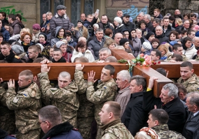 Несколько десятков тысяч людей во Львове вышли на Крестное шествие