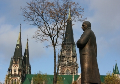 Возле памятника Бандере во Львове искали взрывчатку
