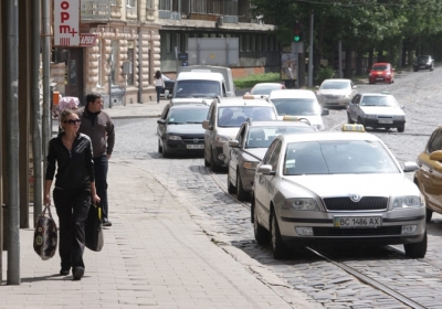 В Закарпатской области в результате столкновения автомобиля и рейсового автобуса погибли трое людей