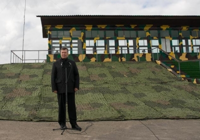 Янукович приказал на 20% повысить зарплату военным