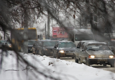 Зливи, мокрий сніг і шквальний вітер: ДАІ просить водіїв бути уважними на дорогах
