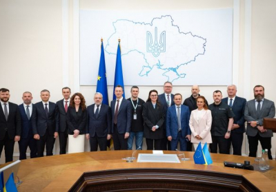 Оновлений Кабмін провів перше засідання: подробиці