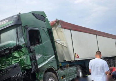 На Миколаївщині маршрутка зіткнулася з вантажівкою: загинули 12 людей