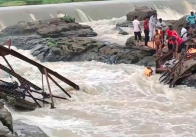 В Індії обвалився залізничний міст, є загиблі