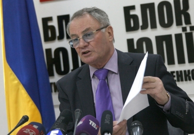Депутати з опозиції вимагають порушити кримінальну справу проти Азарова та членів його уряду