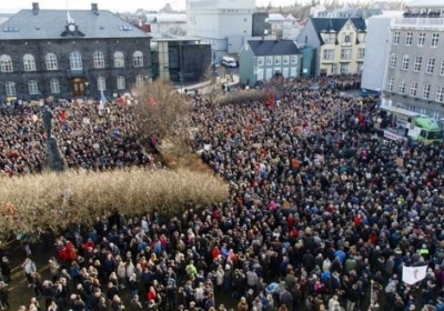 Разгневанные исландцы устроили массовый протест из-за премьера, который 