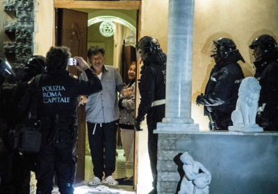 У передмісті Риму поліція захопила 8 вілл мафії, їх знесуть бульдозерами
