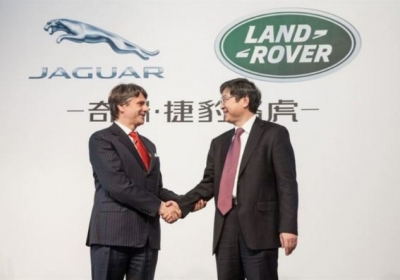 Голова Jaguar Land Rover Ральф Спет і диретор Chery Чин Тонгяо. Фото: rushlane.com
