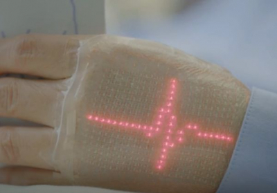 В Японии разработали сверхтонкий дисплей, который крепится к коже