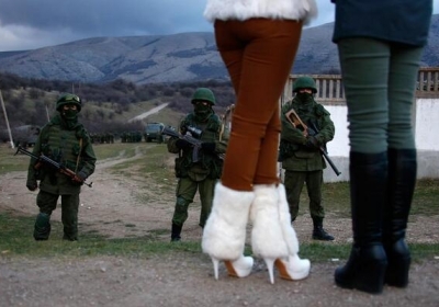 Российские военные не позволяют женам украинских десантников видеться с мужьями