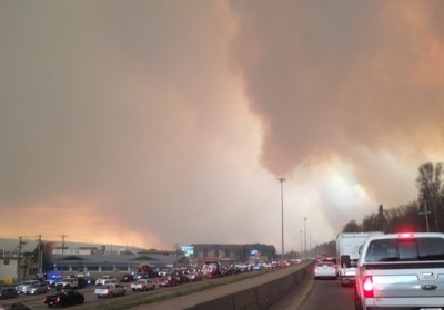 В Канаде эвакуируют 80 тыс. человек из горящего города