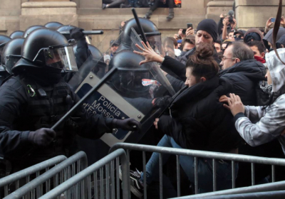 Сутички між прихильниками незалежності Каталонії та поліцією: постраждали 62 людини
