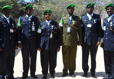 Полицейским в Кении выдадут униформу без карманов