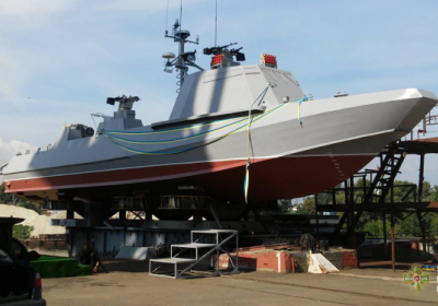 У Києві спустили на воду перший десантний катер 