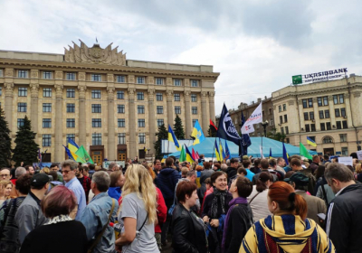 В Харькове митингуют против сноса палатки волонтеров