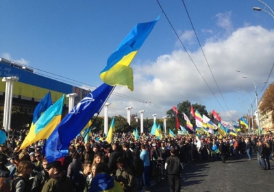 Сотні харків’ян вийшли на вулиці міста, щоб показати, що Харків – це Україна, - фото