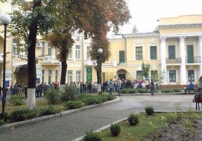 Харьковчане становятся в очереди в военкоматы, чтобы освобождать Донбасс от террористов, - фото