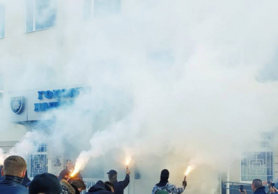 В Херсоне под главком полиции зажгли дымовые шашки