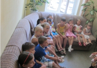 У Полтаві діти захопили кабінет чиновника, Янукович відвідав Донецьк, а українська влада відреагувала на витівки Паніна