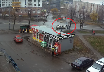 В Киеве посреди улицы похитили женщину: полиция заявили, что это была спецоперация
