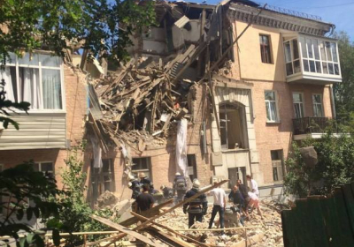 В Киеве обвалился трехэтажный жилой дом через взрыва газа - ВИДЕО ОБНОВЛЕНО
