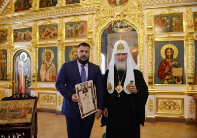 Патриарх Кирилл наградил объявленного в розыск экс-министра доходов Клименко