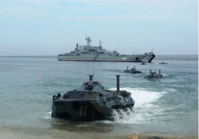 Украинские корабли пытаются прорвать российскую блокаду в Донузлаве