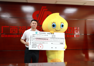 У Китаї переможець лотереї приховує від дружини та дітей джекпот у розмірі майже $30 мільйонів
