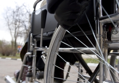 Людей в інвалідних візках прирівняють до велосипедистів