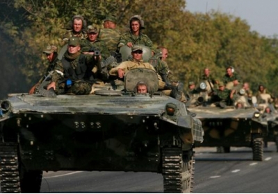 В сети появилось видео, как колонна российской военной техники 