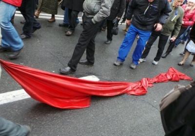 Учасники Євромайдану знесли намет комуністів біля пам'ятника Леніну в Києві