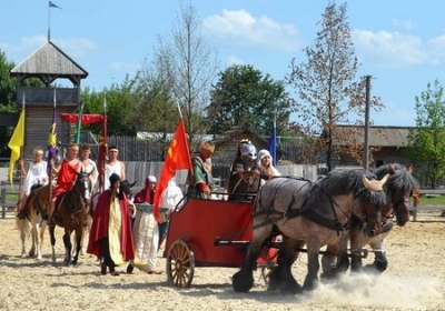 Герои зовут на Троицу в 