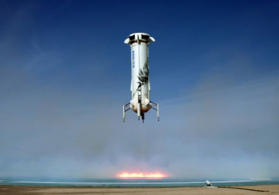 Фото: основатель Amazon Джефф Безос отправляется в космос (twitter.com/blueorigin)