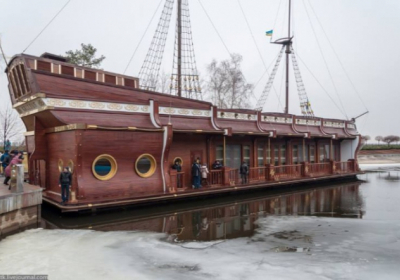 Корабель-ресторан Януковича арештували